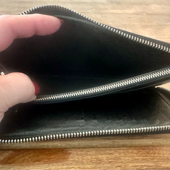 Louis Vuitton Damier Graphite Coated Leather Zippy Wallet - Picture 16 of 16